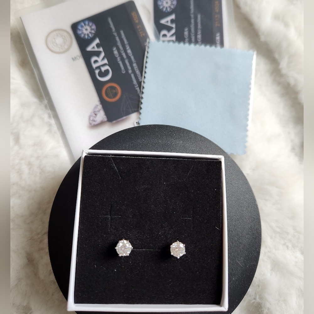 2ctw Moissanite Diamond Stud Earrings